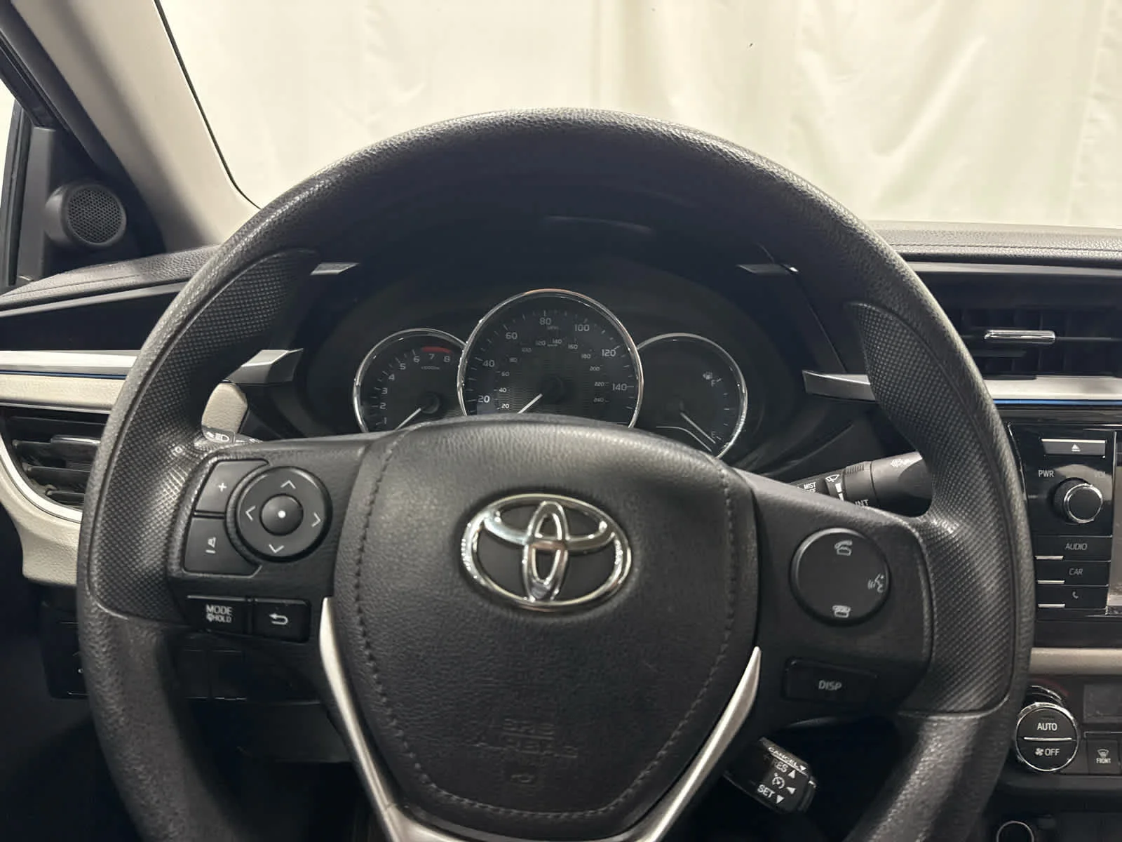 Used 2016 Green Toyota LE image 17