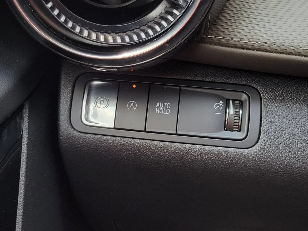Used 2025 Summit White Chevrolet LT image 27