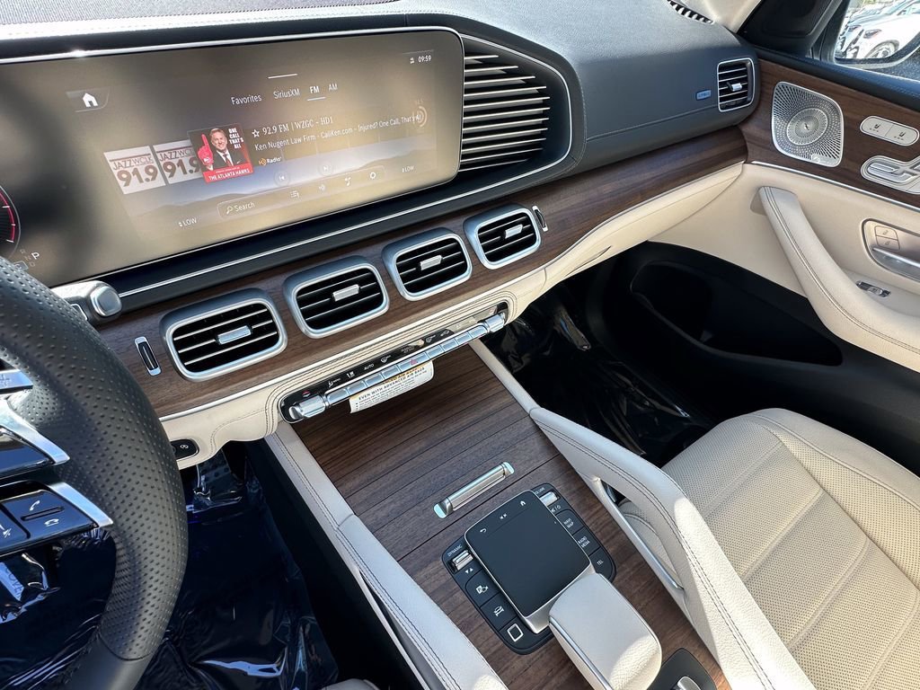 New 2026 MANUFAKTUR Moonlight White Metallic Mercedes-Benz GLS 450 image 33