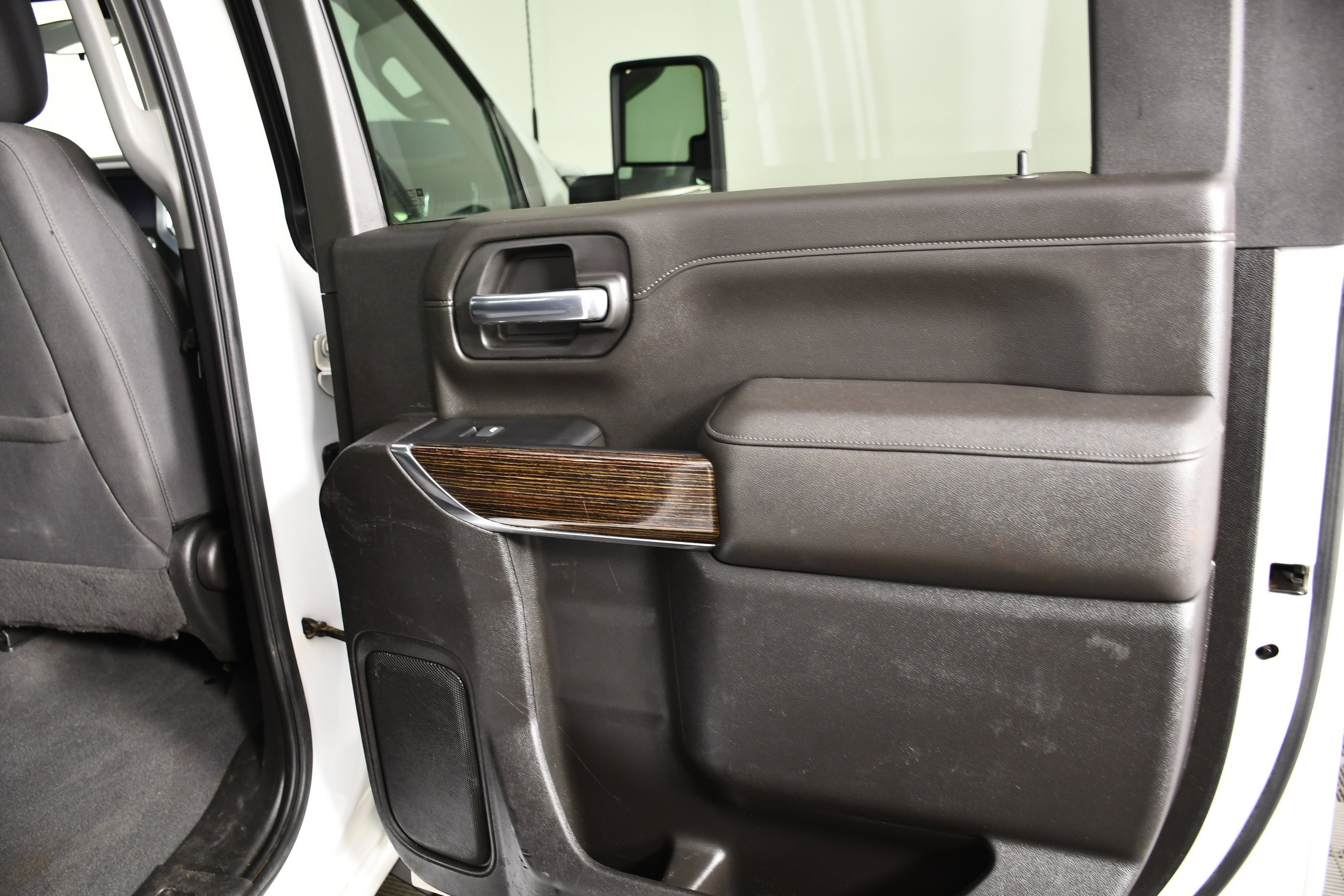 Used 2022 White GMC SLE image 47