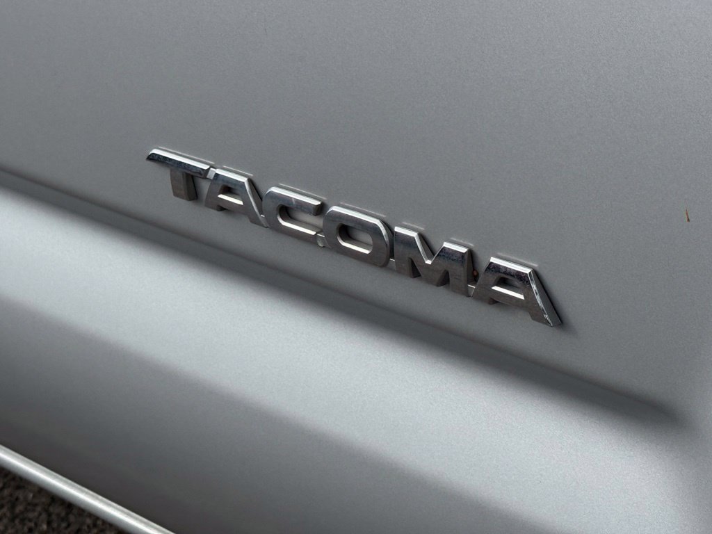 Used 2008 Silver Toyota Base image 3