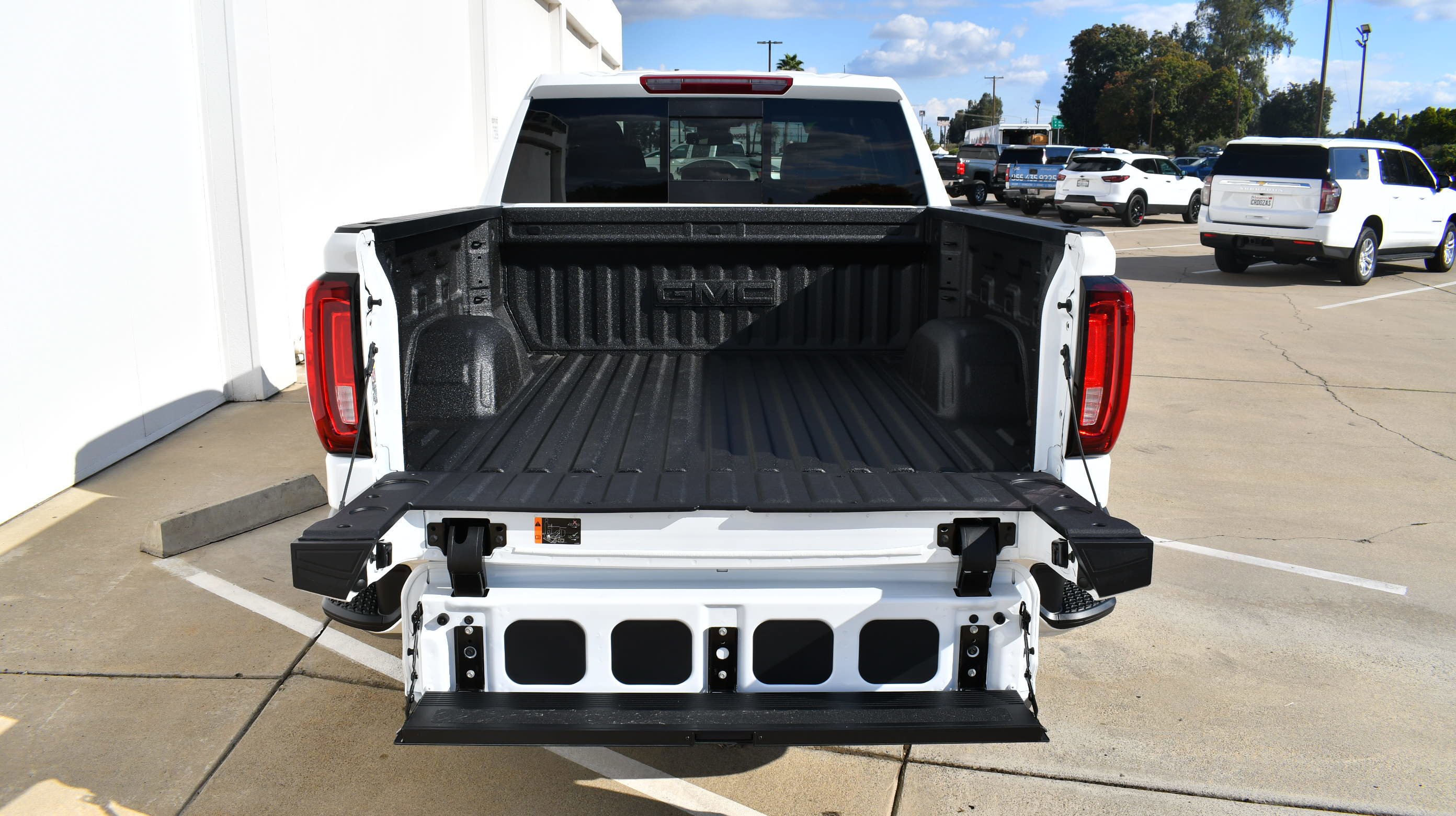 2026 GMC Sierra 1500 SLT - Photo 10