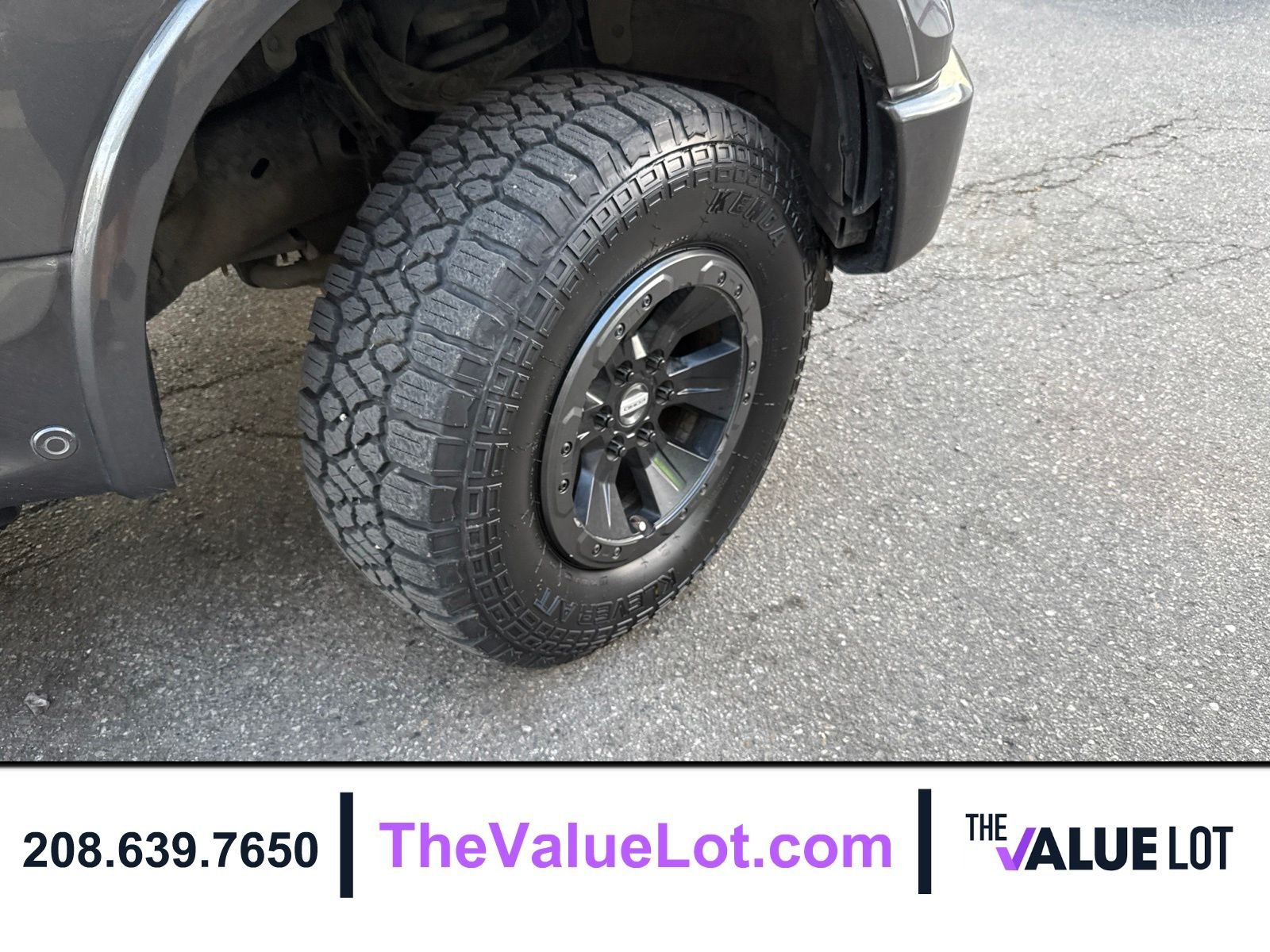 Used 2015  Ford Platinum image 11