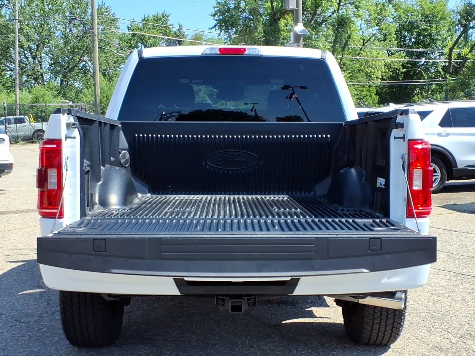 Used 2023 Oxford White Ford XLT image 19