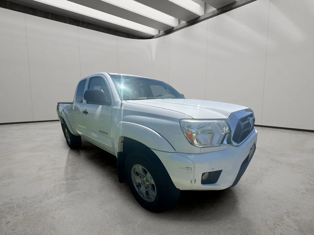 Used 2015 Super White Toyota Base V6 (A5) image 3