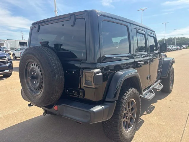 Used 2019  Jeep Sahara image 3