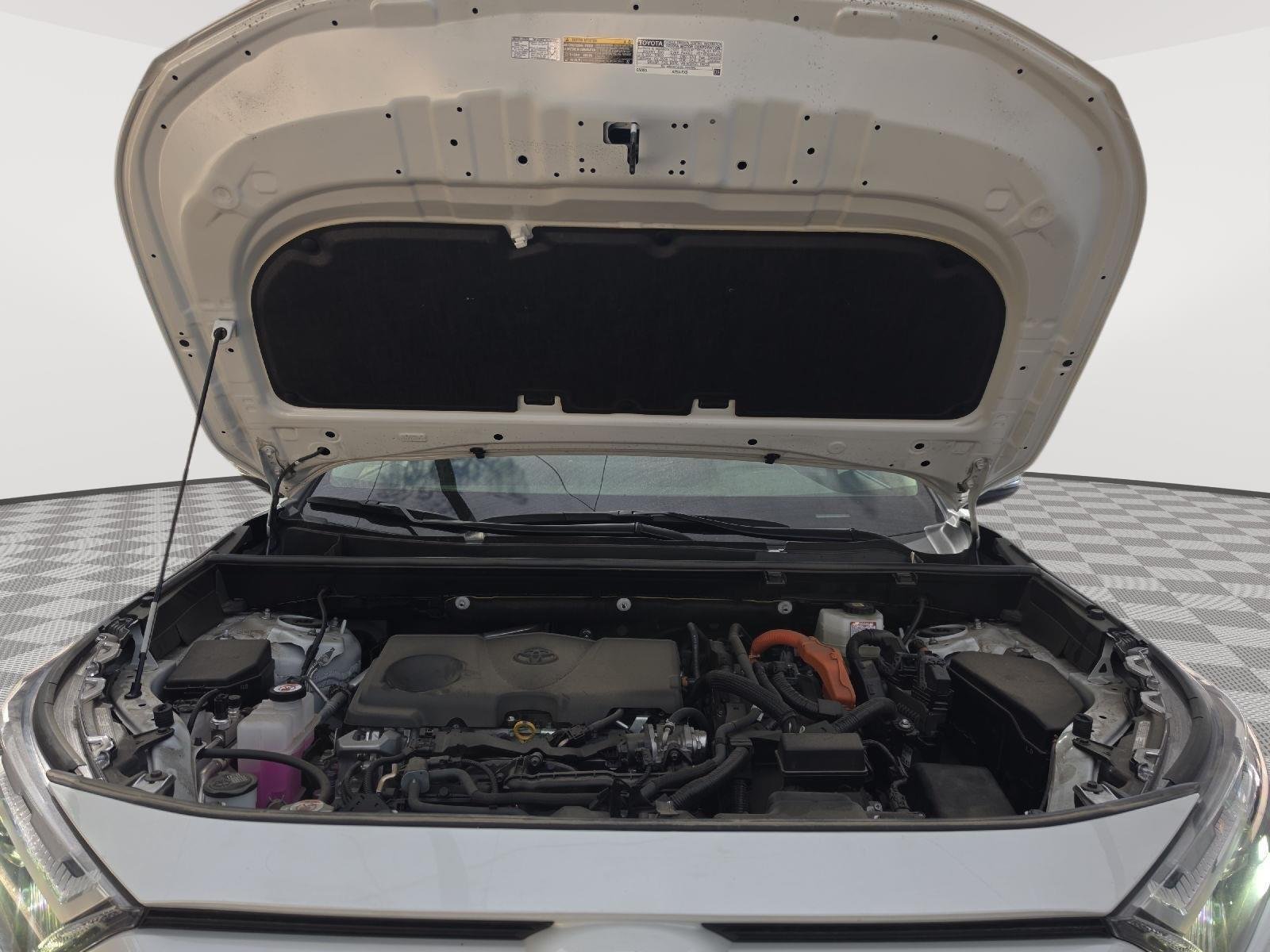 Used 2024 Wind Chill Pearl Toyota XLE Premium image 20