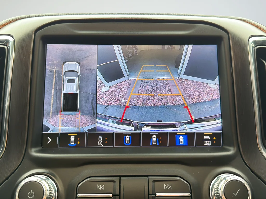 Used 2021 White GMC AT4 image 15