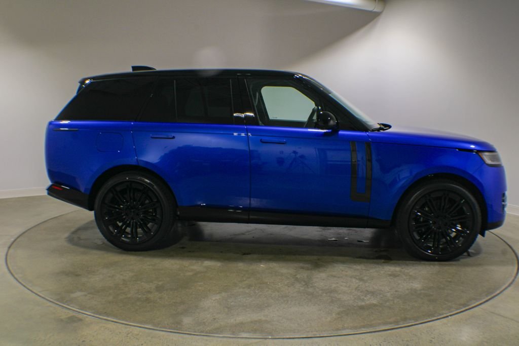 New 2026 Velocity Blue Land Rover SE image 7