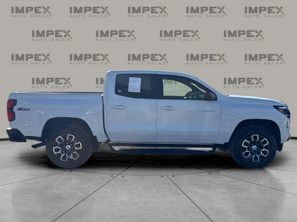 Used 2025 White Chevrolet Z71 image 6