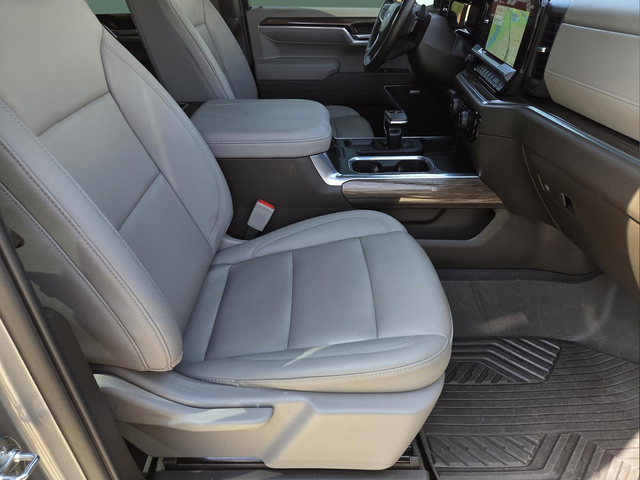 Used 2025 Gray Chevrolet RST image 32