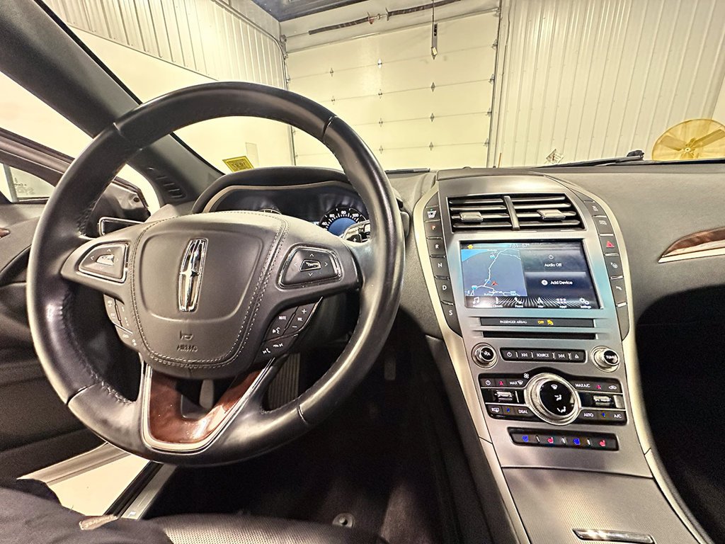 Used 2017 Silver Lincoln Reserve image 37