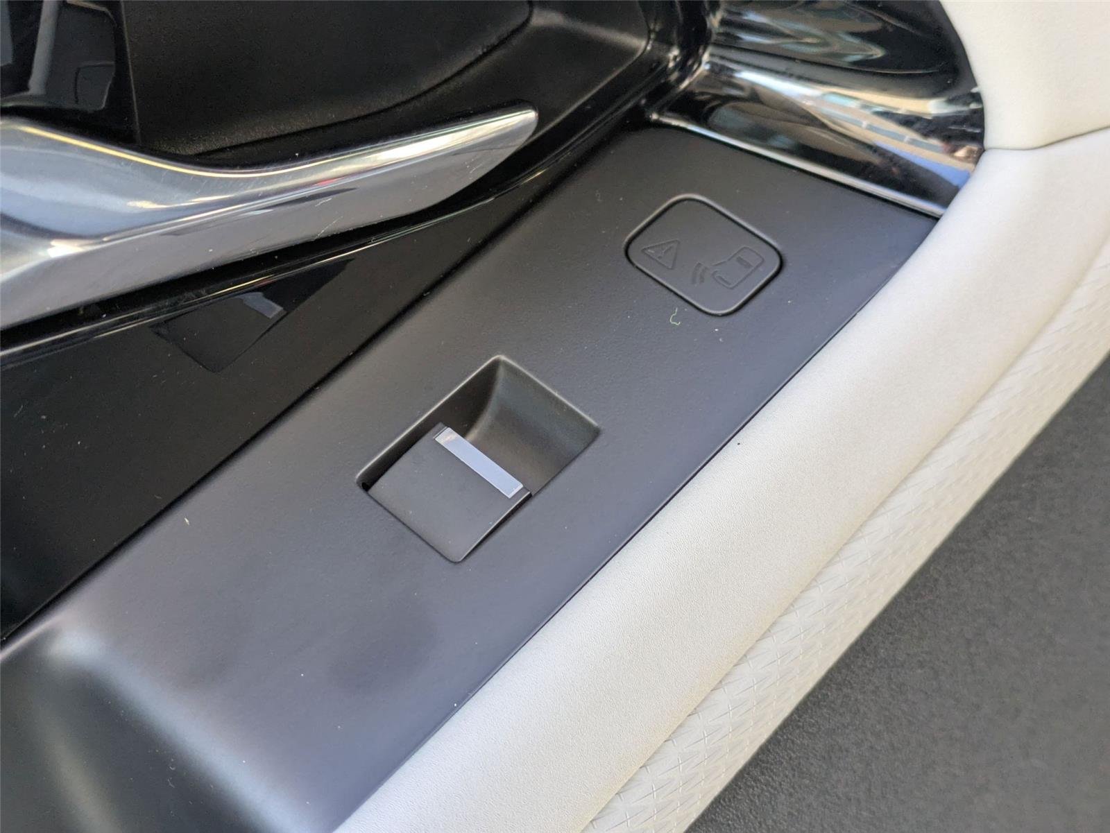 Used 2022 Nolita Grey Metallic Land Rover R-Dynamic S image 26