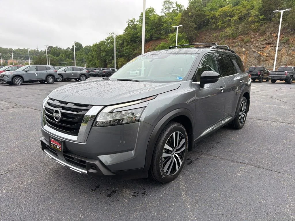 2024 Nissan Pathfinder Platinum 4WD's photo