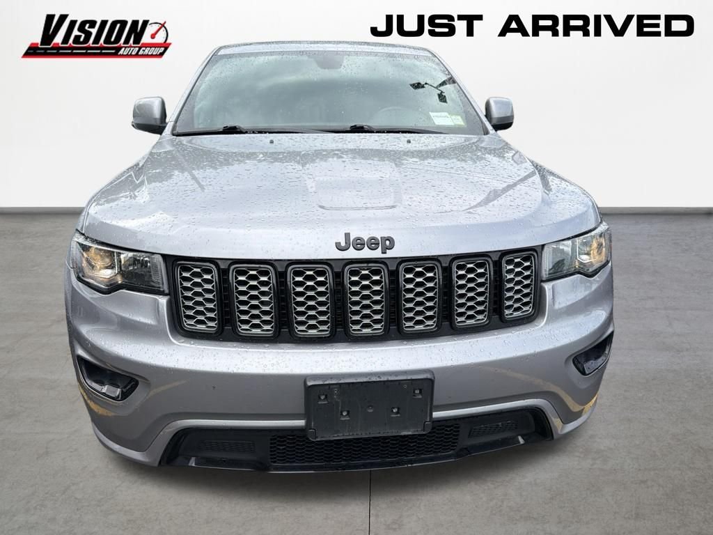 Used 2018 Silver Jeep Altitude image 2
