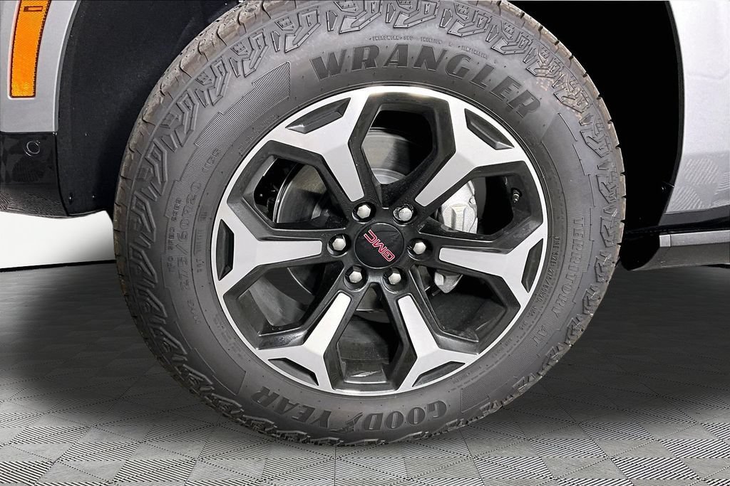 2026 GMC Yukon AT4 - Photo 13
