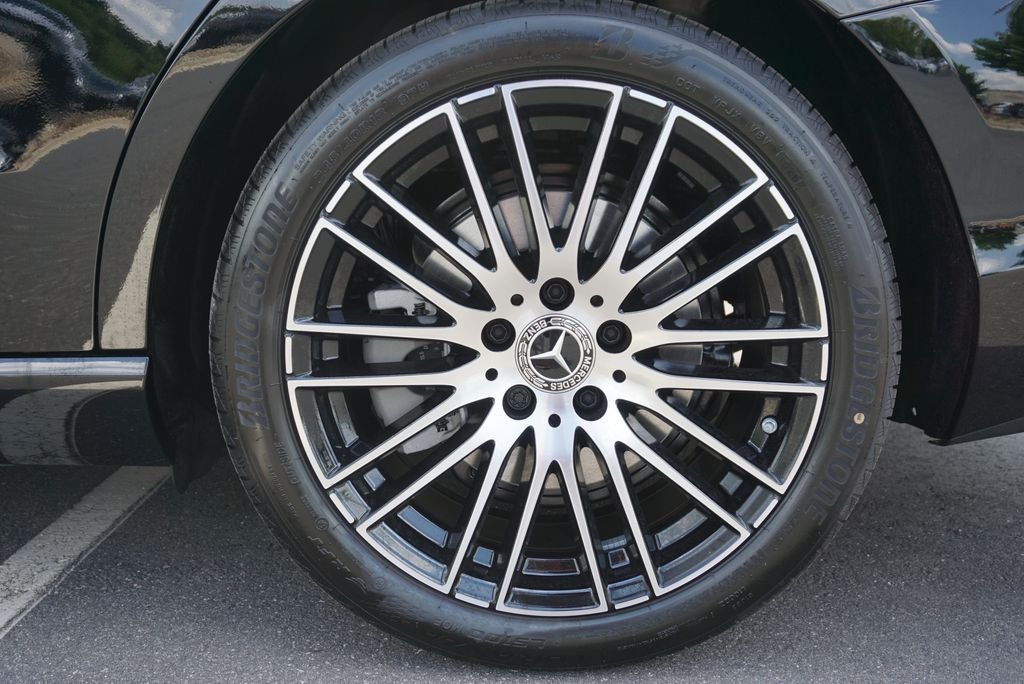2025 Mercedes-Benz C-Class Sedan C 300 - Photo 19
