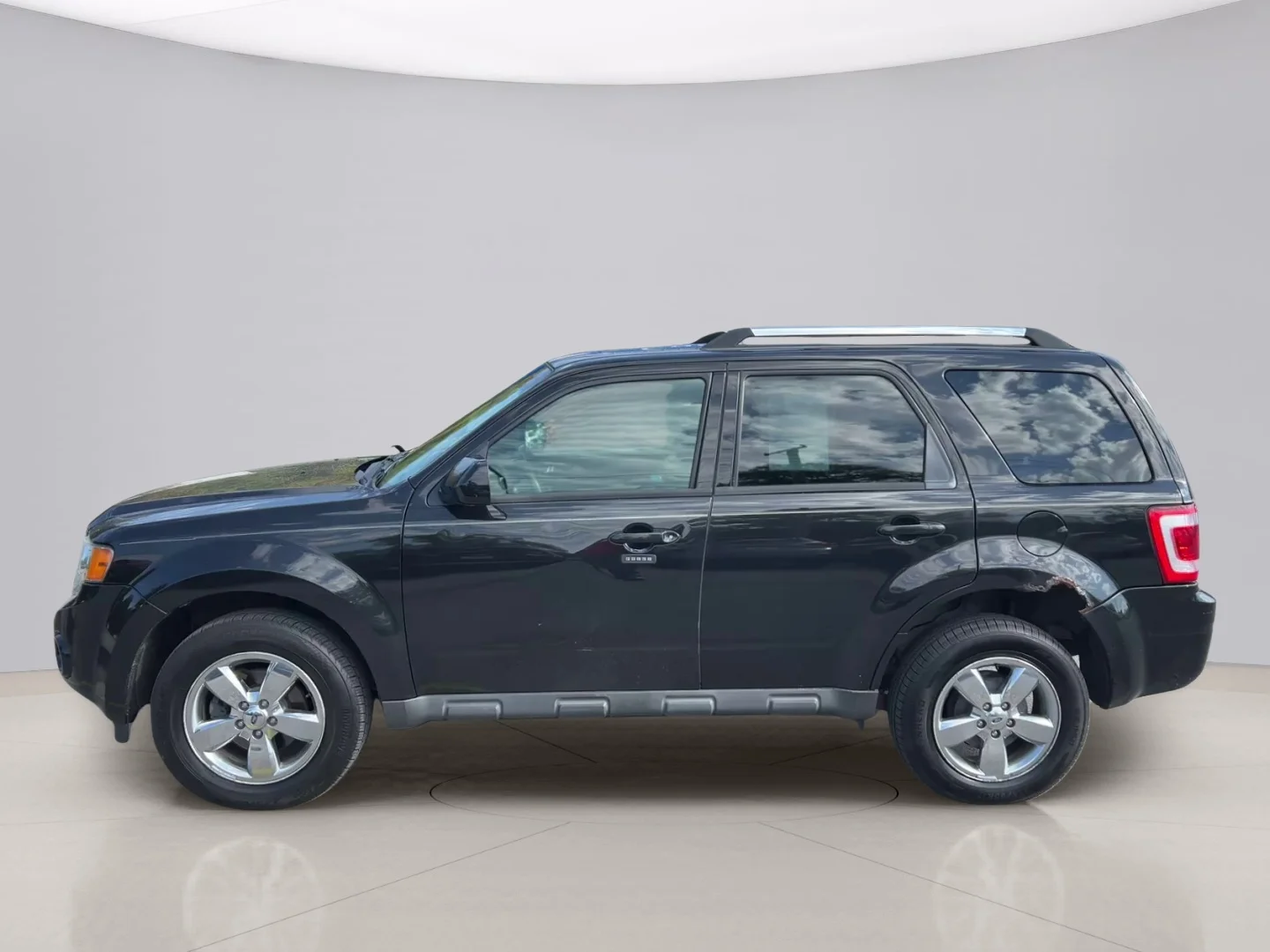 Used 2011 Black Ford LIMITED image 3