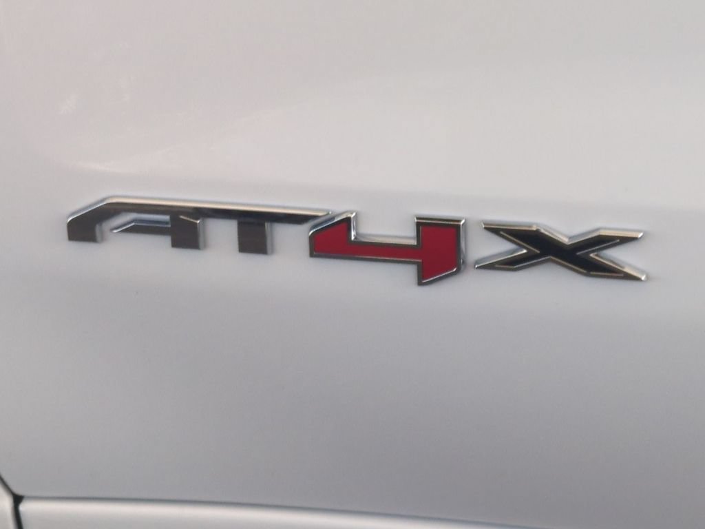 2026 GMC Sierra 1500 AT4X - Photo 10