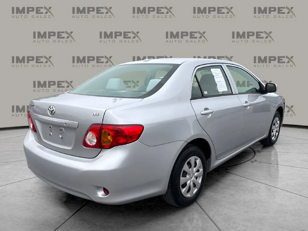 Used 2010 Silver Toyota LE image 5