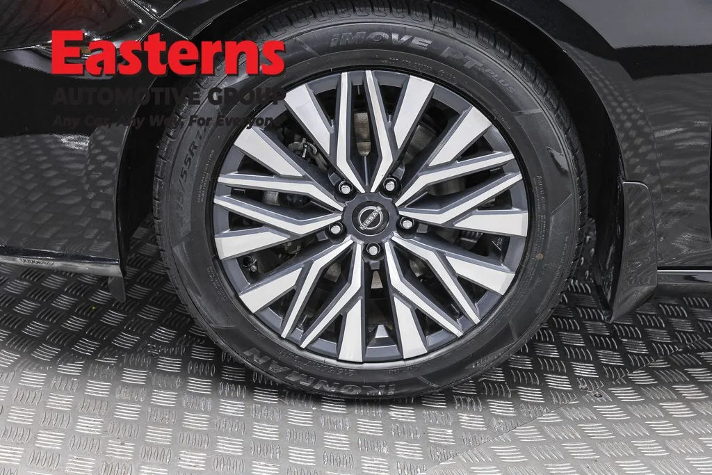 Used 2024 Black Nissan 2.5 SV image 32