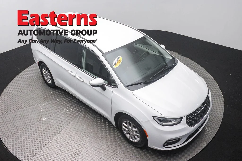 Used 2023 White Chrysler Touring L image 3