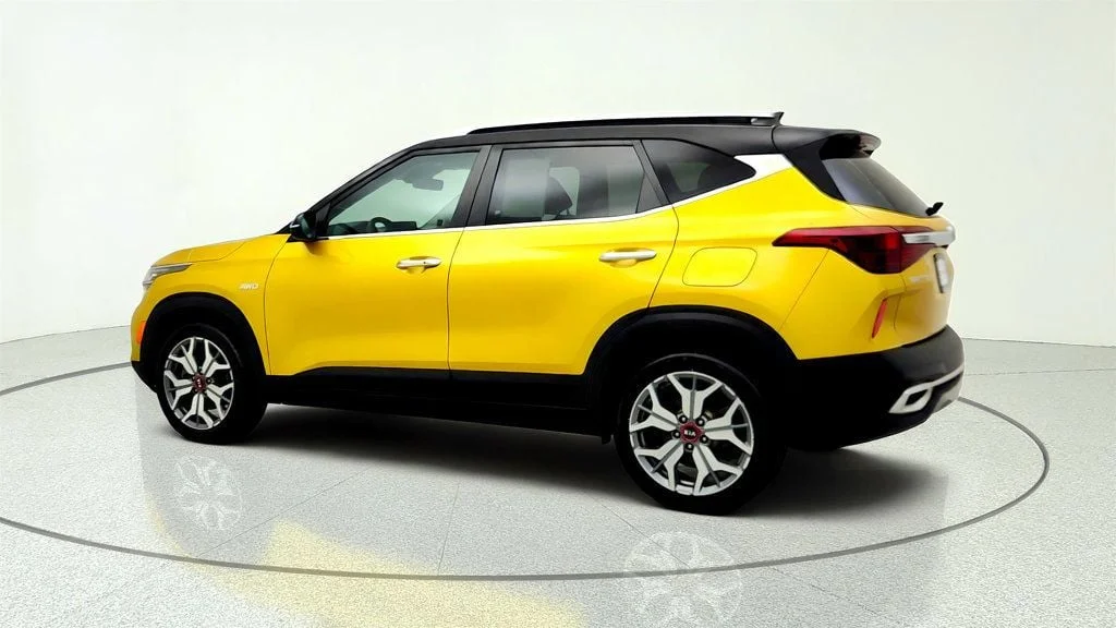 Used 2021 Starbright Yellow Kia SX DCT AWD image 7