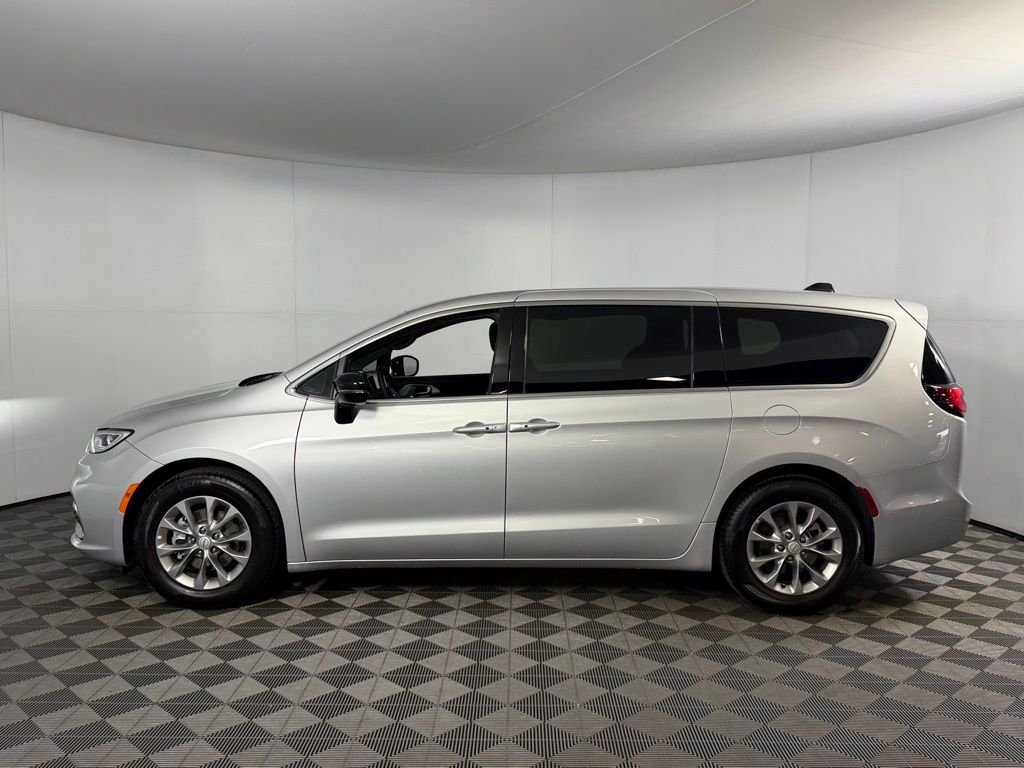 Used 2026 Silver Chrysler Limited image 8