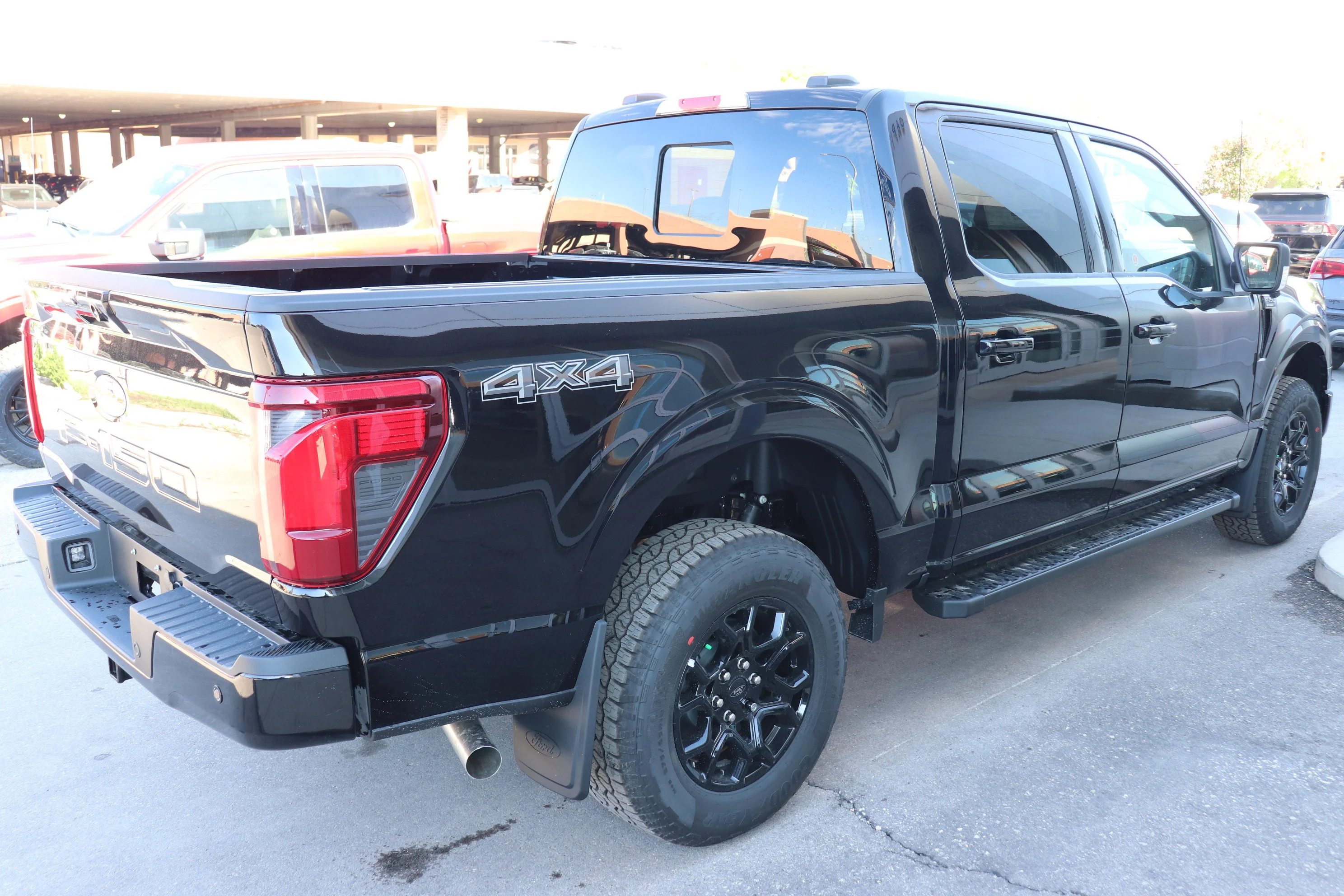 New 2026 AGATE BLACK METALLIC Ford XLT image 4