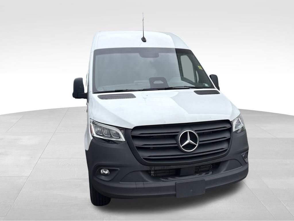Used 2025 White Mercedes-Benz Cargo 144 WB image 14