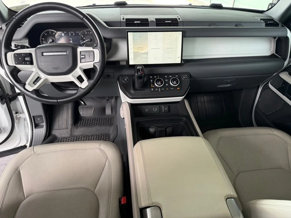 Used 2023 Fuji White Land Rover SE image 19