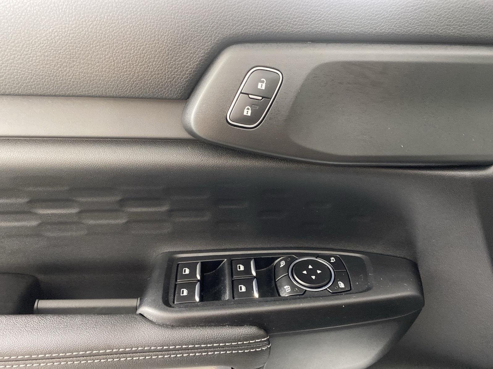 Used 2025 Oxford White Ford XLT image 14