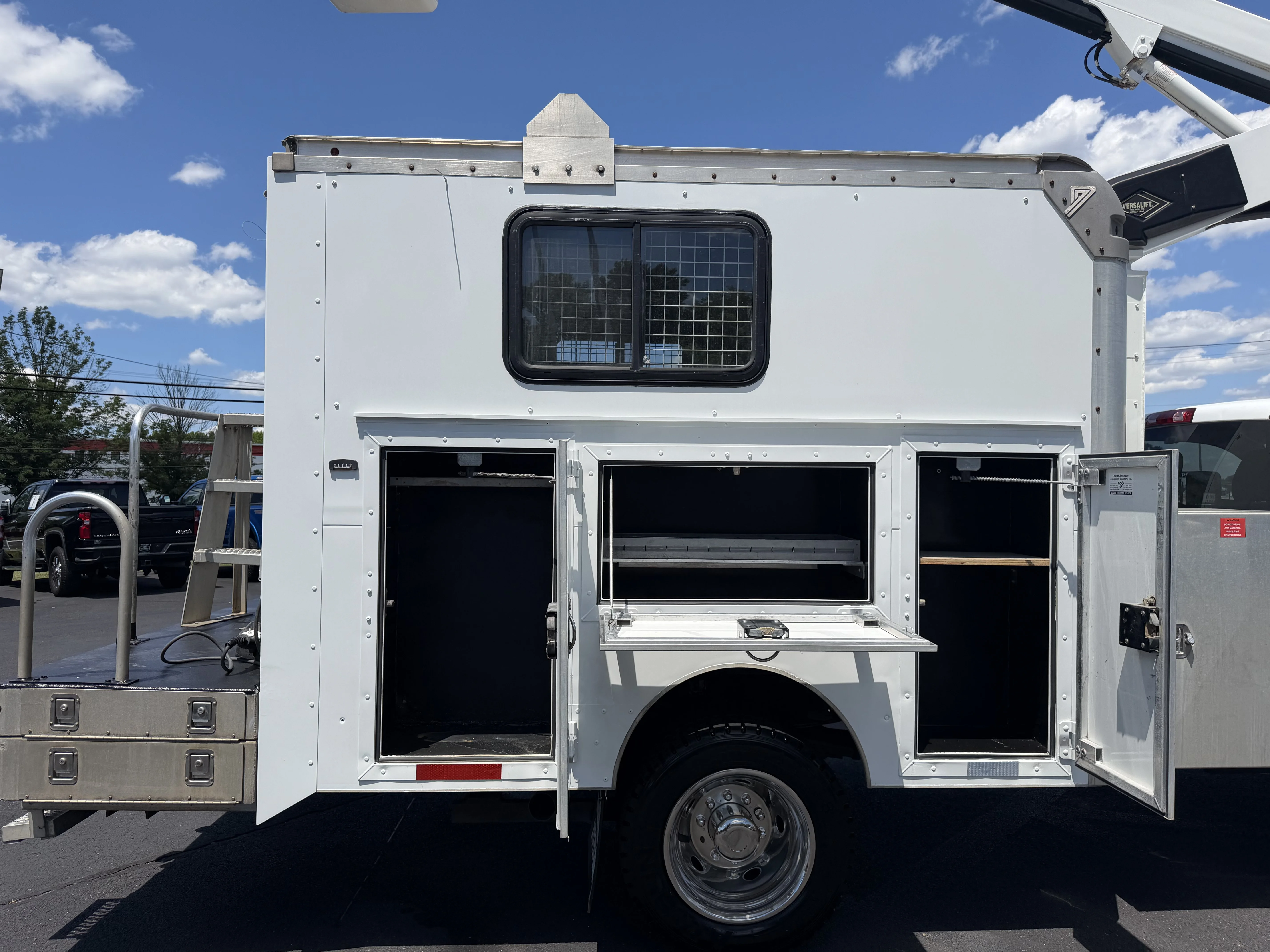 Used 2011 Bright White Ram  image 4