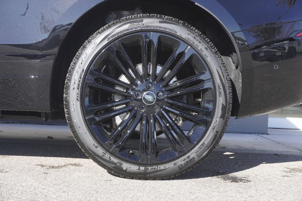 New 2026 Santorini Black Land Rover Dynamic SE image 32