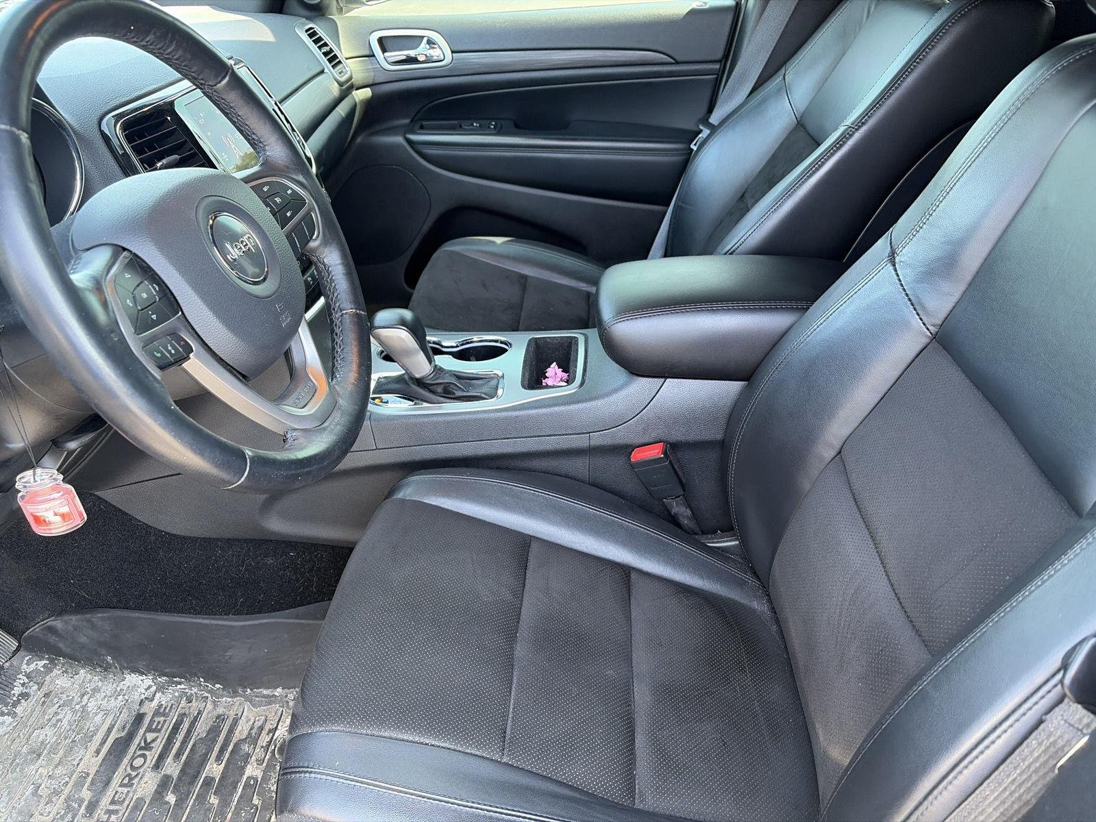 Used 2021 Granite Crystal Metallic Clearcoat Jeep Laredo X image 8