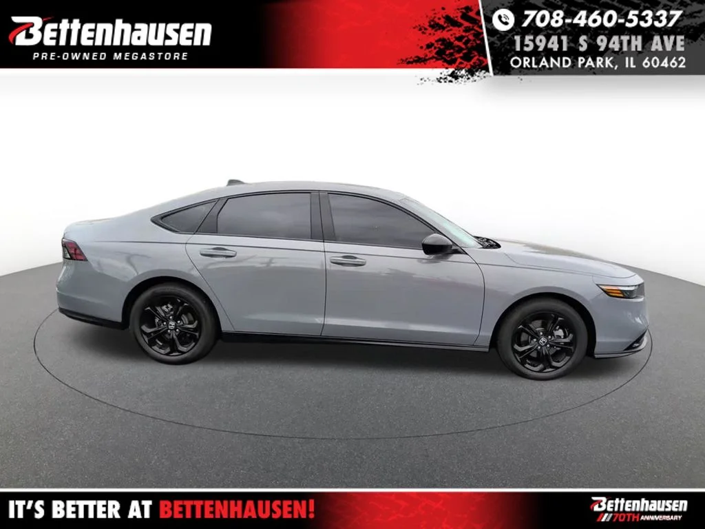 Used 2025 Gray Honda SE image 4