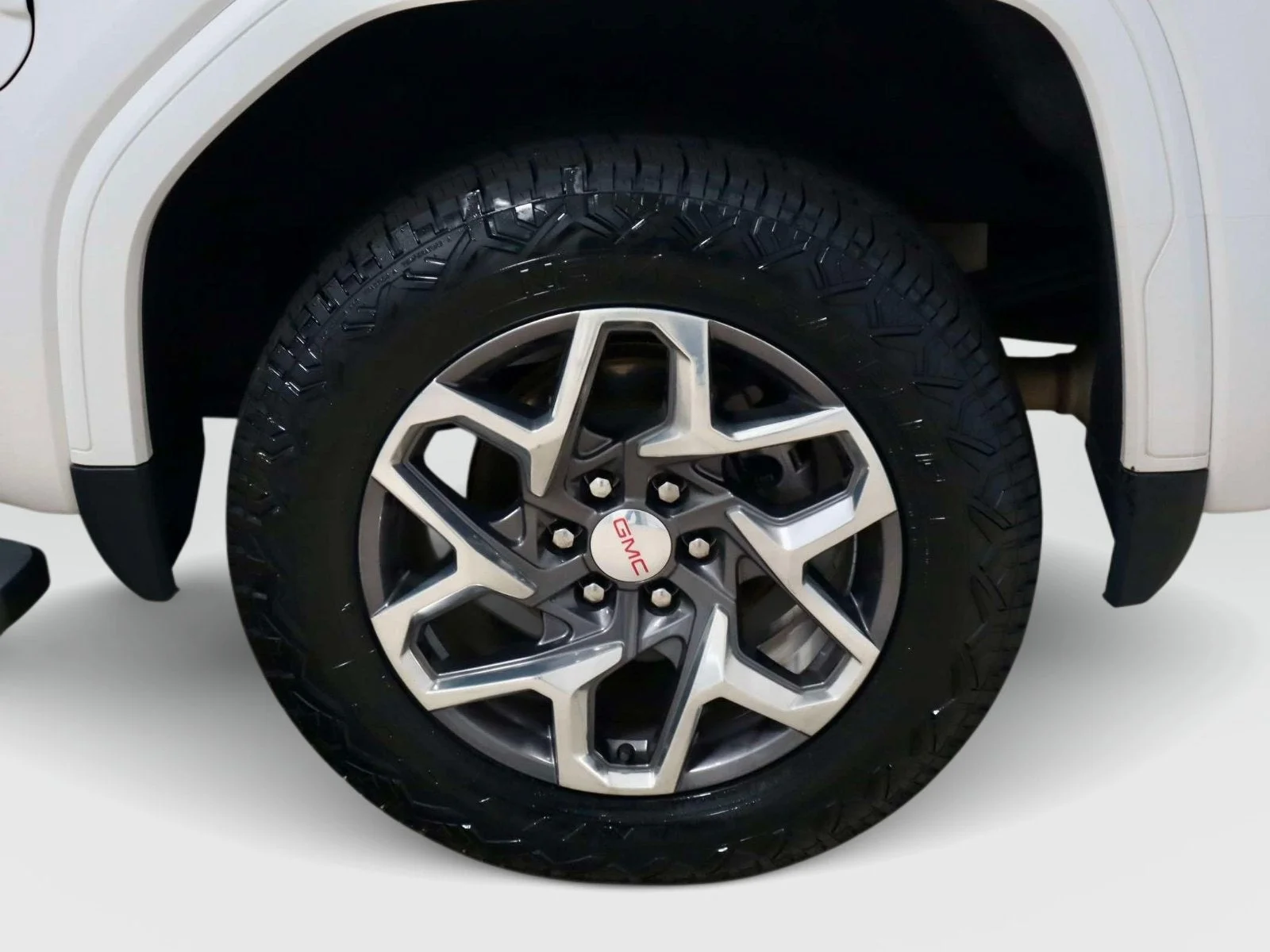 Used 2022 White Frost Tricoat GMC SLT image 9