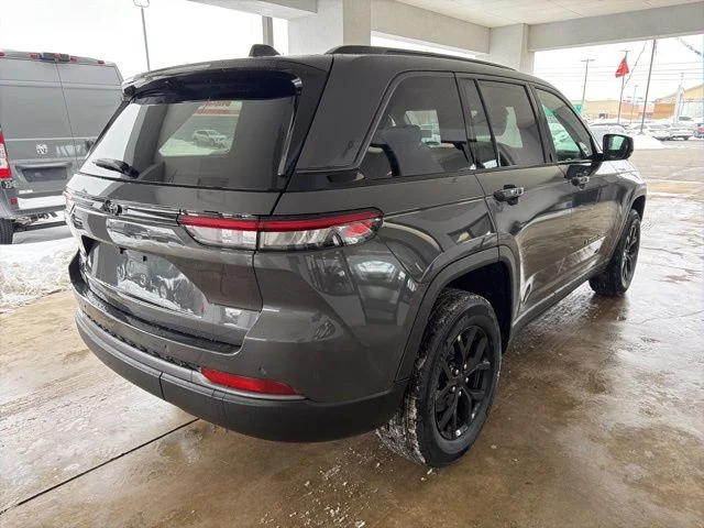 New 2026 Baltic Gray Metallic Clear-Coat Exterior Paint Jeep Altitude image 8