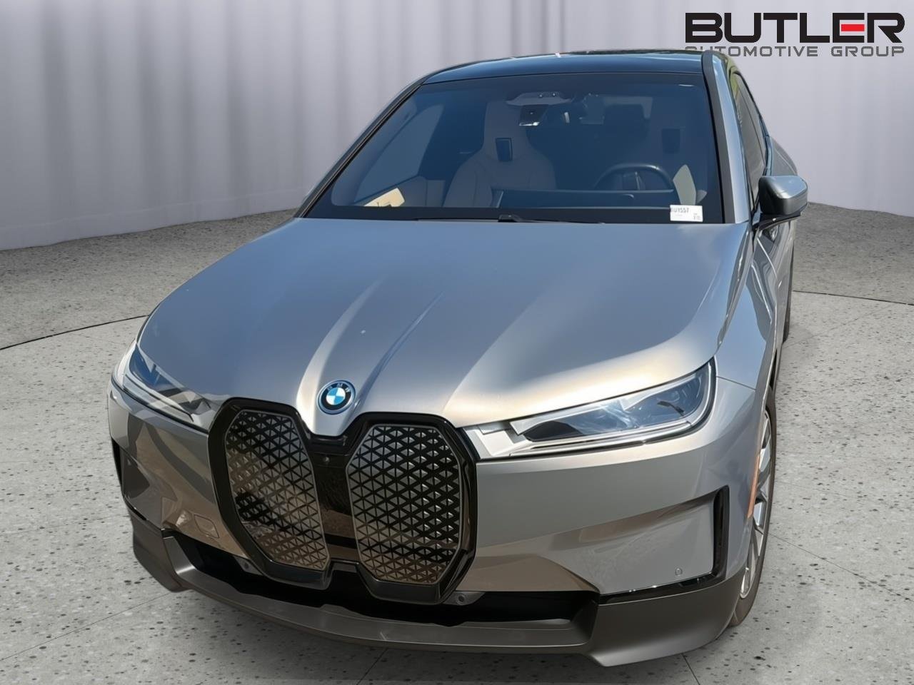 Used 2024 Oxide Grey Metallic BMW xDrive50 image 3