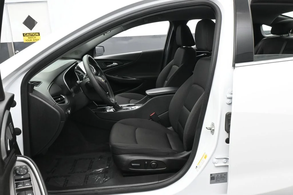 Used 2024 Summit White Chevrolet LT image 10