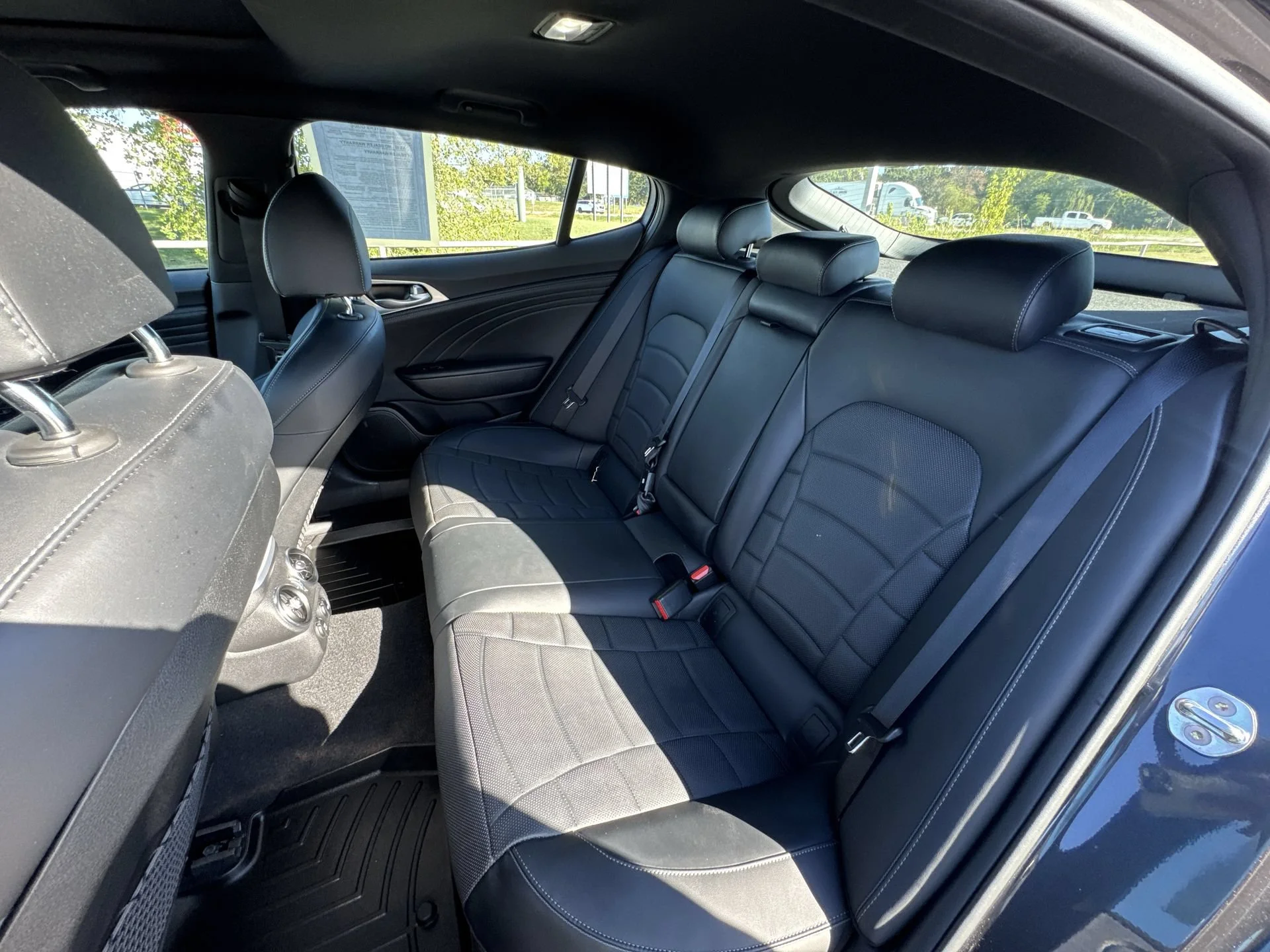 2023 Kia Stinger GT2 - Photo 23