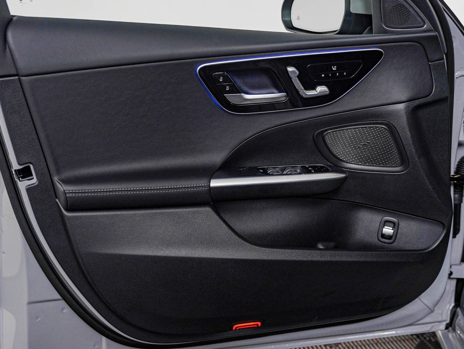 New 2026 MANUFAKTUR Alpine Grey Mercedes-Benz C 300 image 24