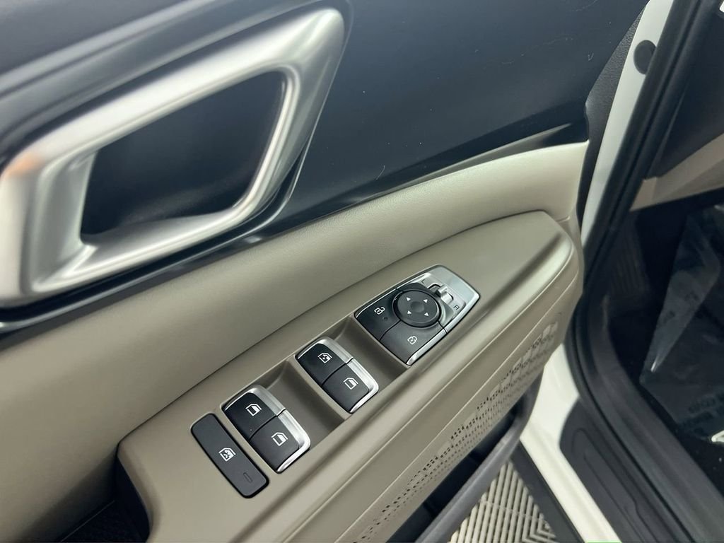 New 2026 Snow White Pearl Kia LXS image 15