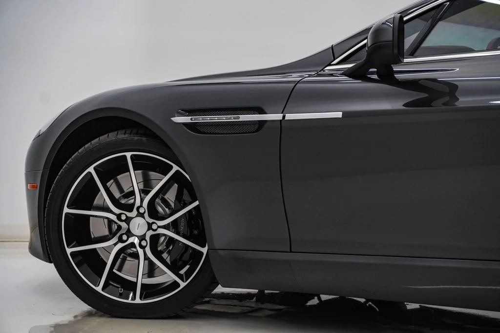 Used 2015 Meteorite Silver Aston Martin  image 14