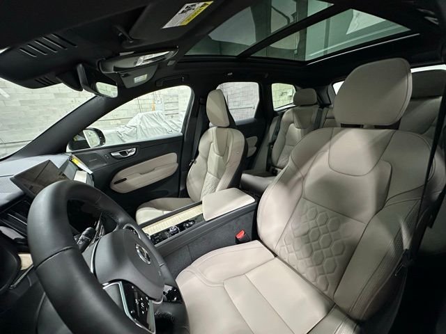 2026 Volvo XC60 Plus - Photo 13
