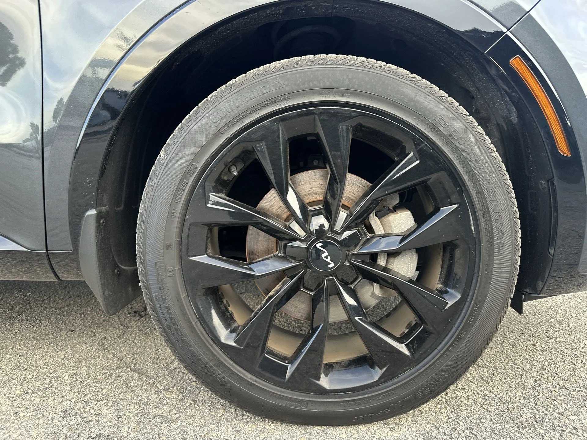 Certified Used 2023 Gravity Grey Kia SX image 18