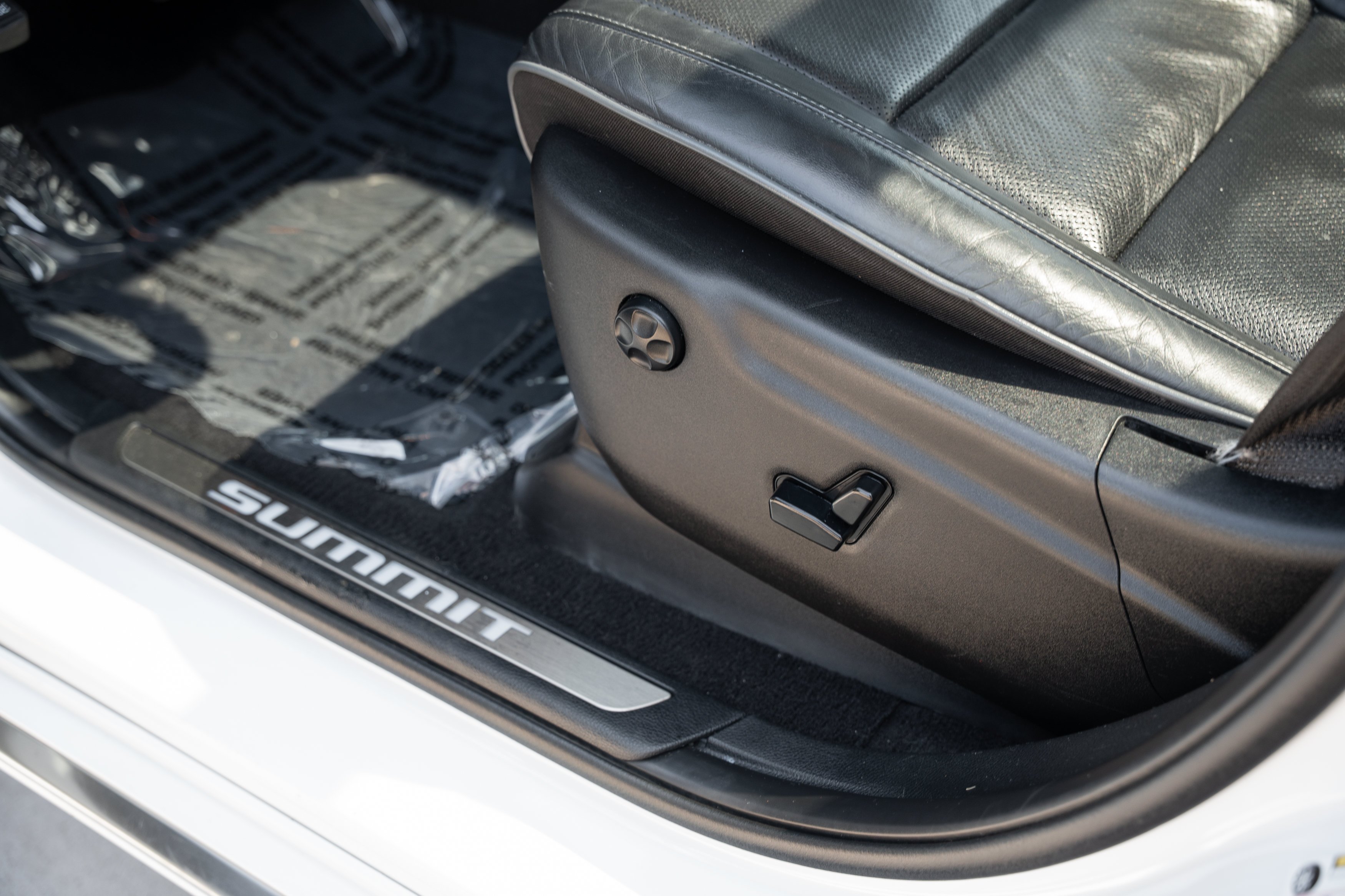 Used 2020 Bright White Clearcoat Jeep Summit image 18