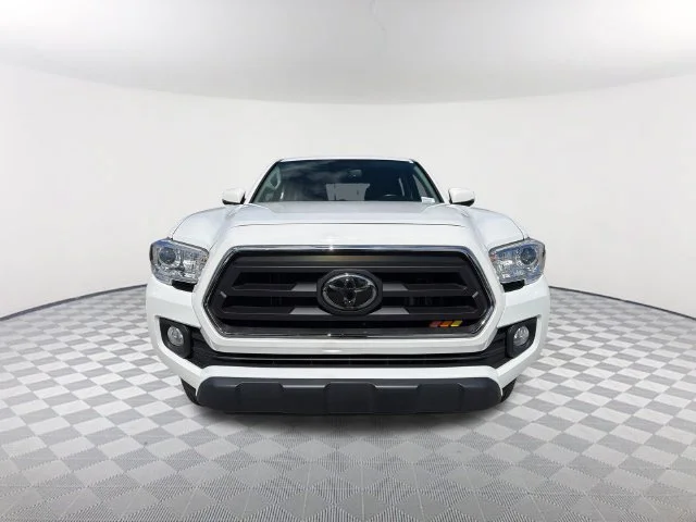 Used 2022 White Toyota SR5 V6 image 2