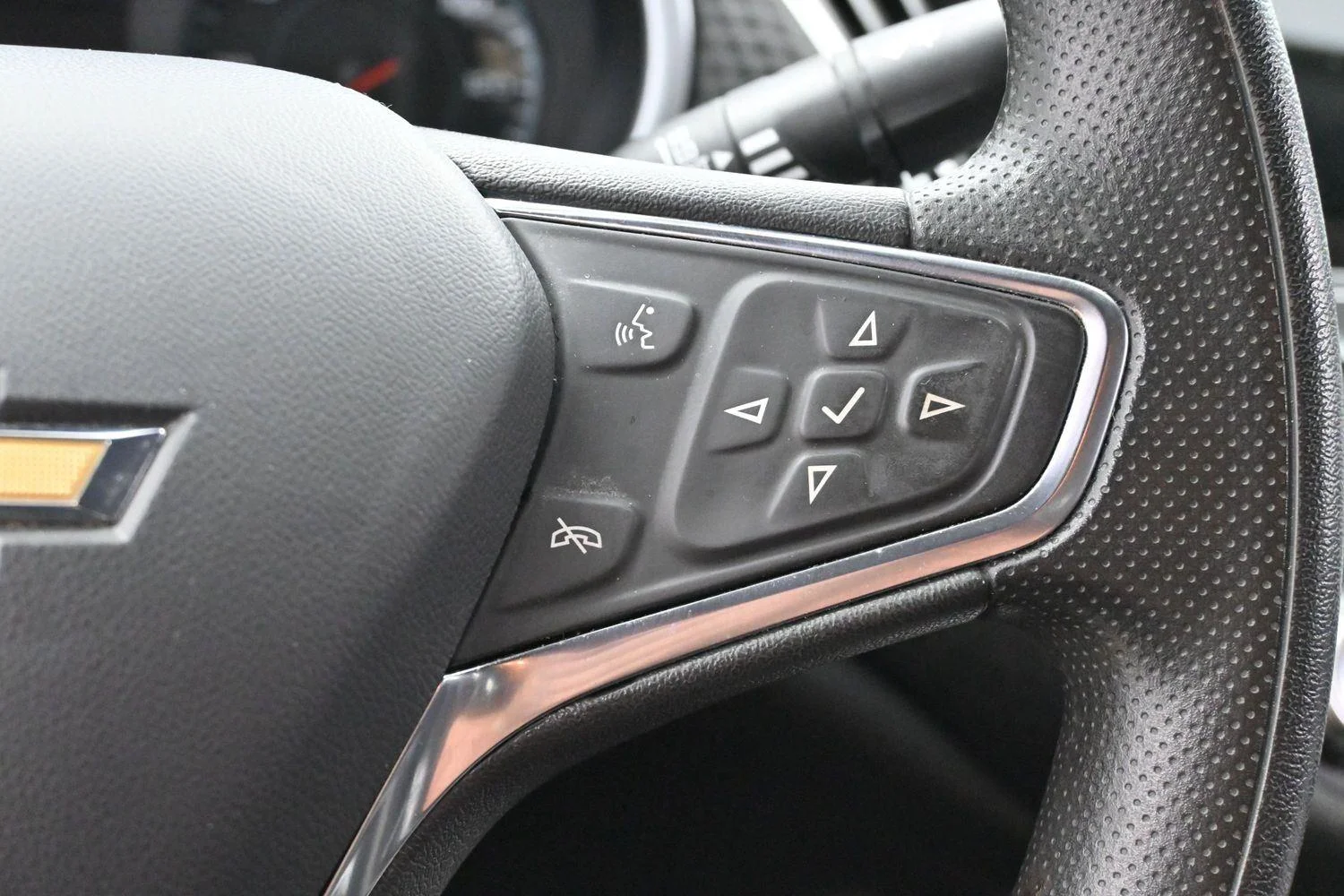 Used 2023 Dark Ash Metallic Chevrolet LT image 19