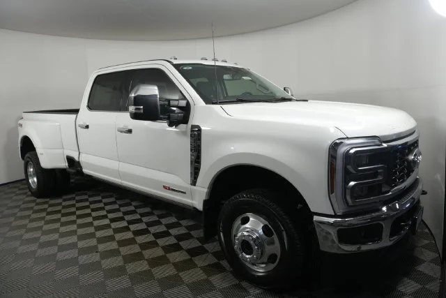 New 2026 Star White Metallic Tri-Coat Ford F-350® Lariat® image 1